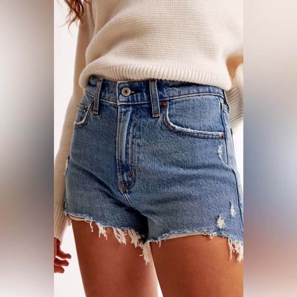 Abercrombie & Fitch Pants - Abercrombie & fitch high rise mom short distressed size 26/2